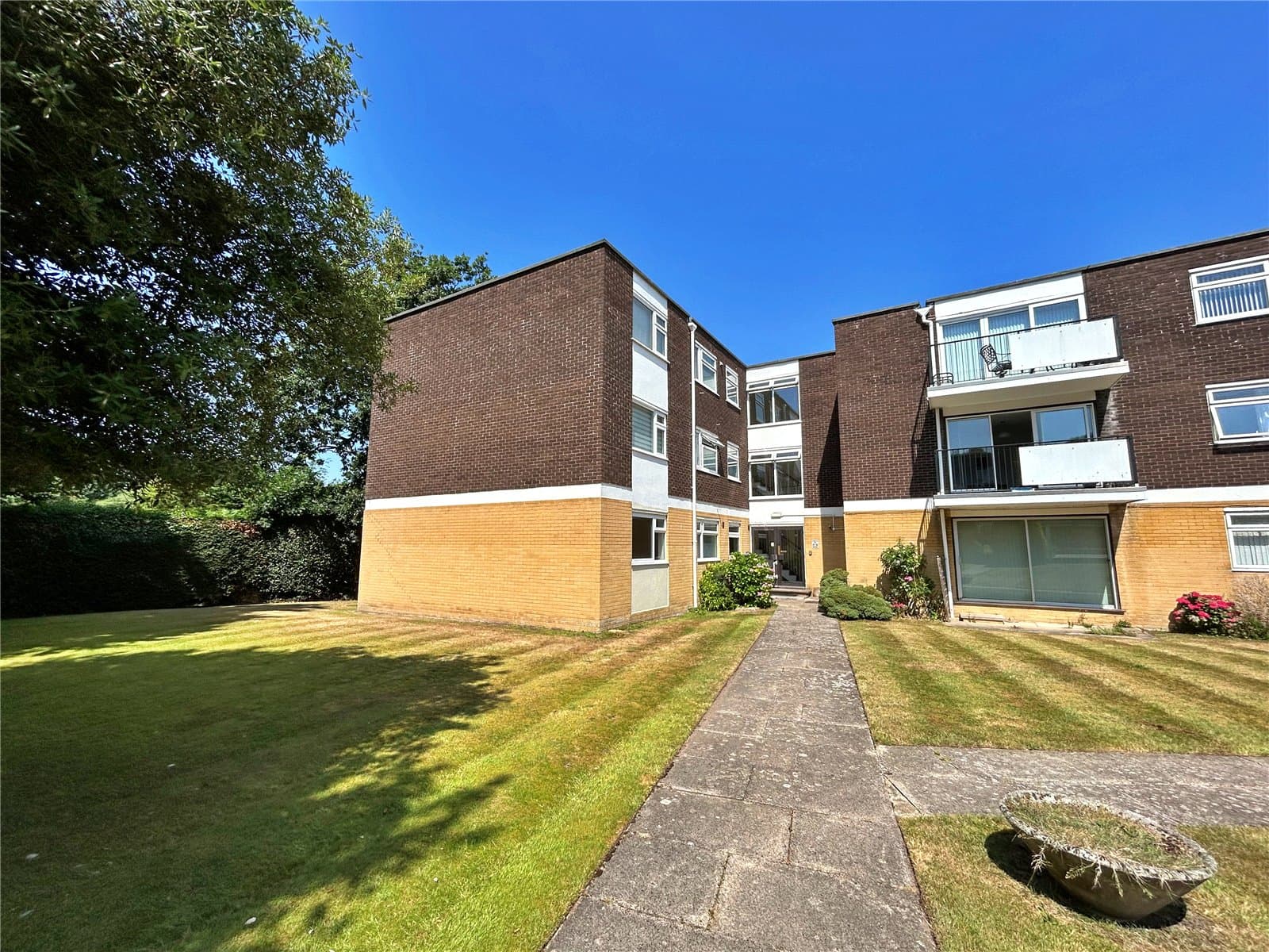 St. Georges Close, Highcliffe, Christchurch, Dorset, BH23 4LN