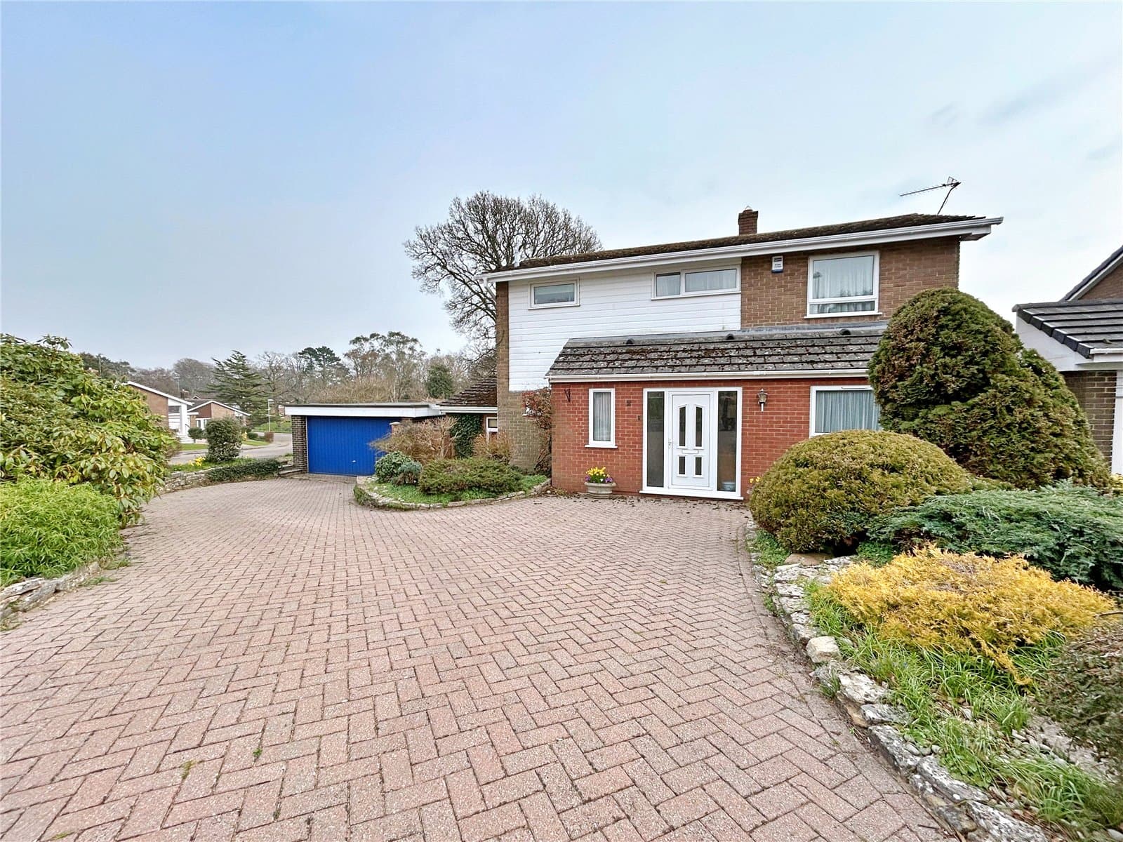 Preston Way, Highcliffe, Christchurch, Dorset, BH23 4QT