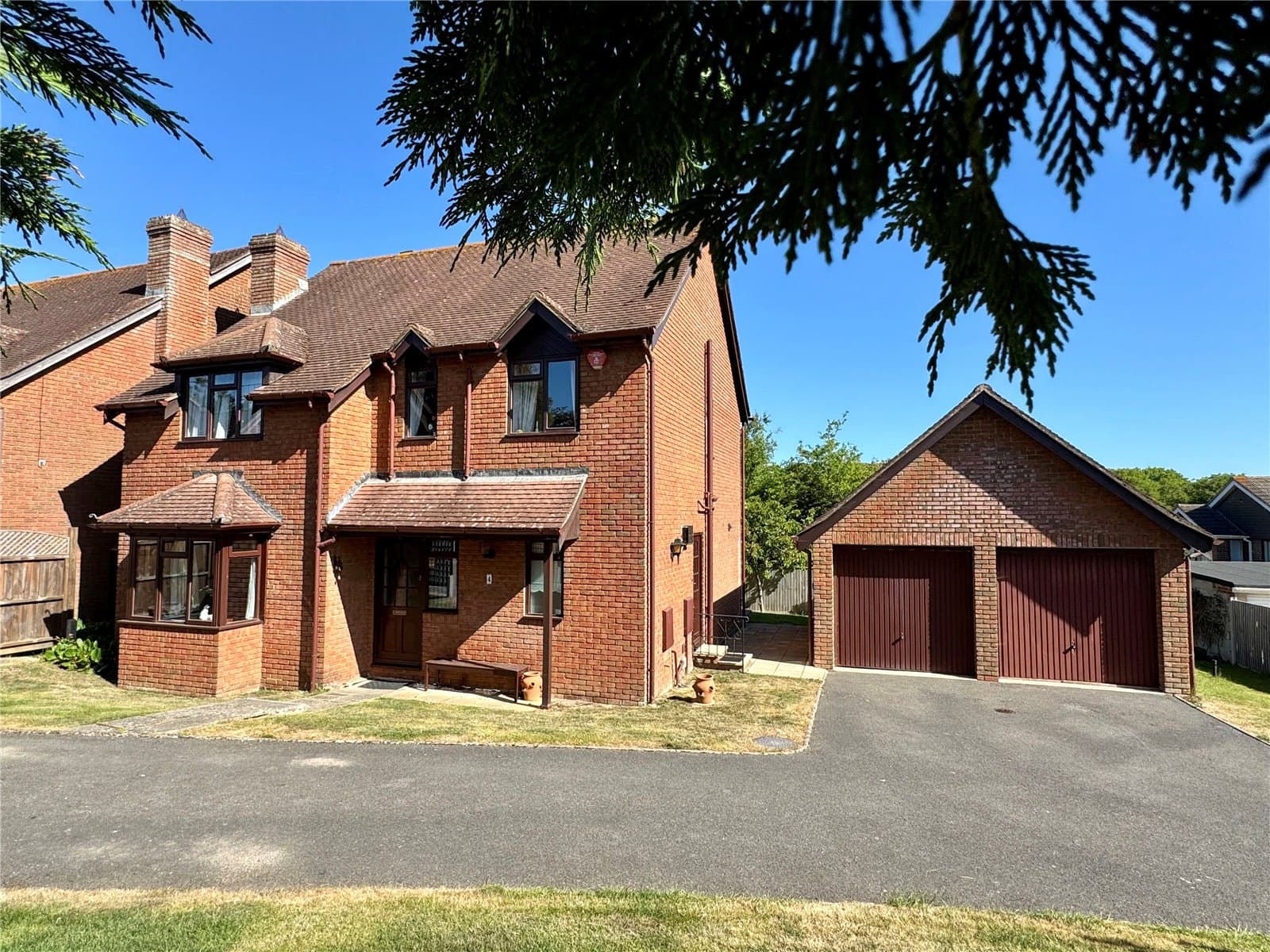 Kivernell Place, Milford On Sea, Hampshire, SO41 0XH