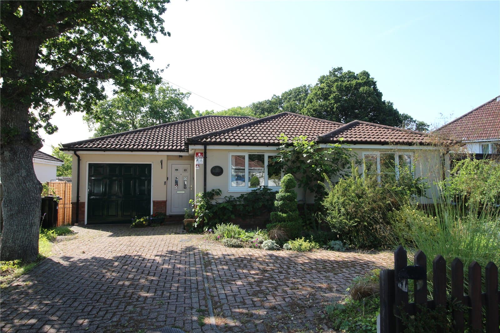 Oakwood Avenue, New Milton, Hampshire, BH25 5DZ