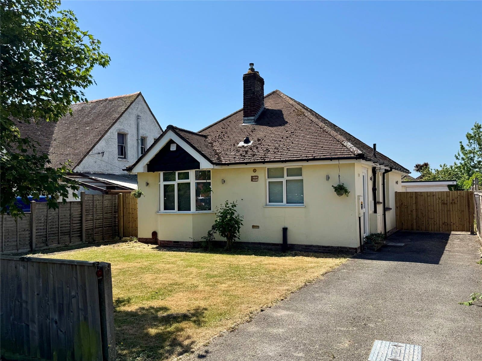 Elm Avenue, New Milton, Hampshire, BH25 6HE