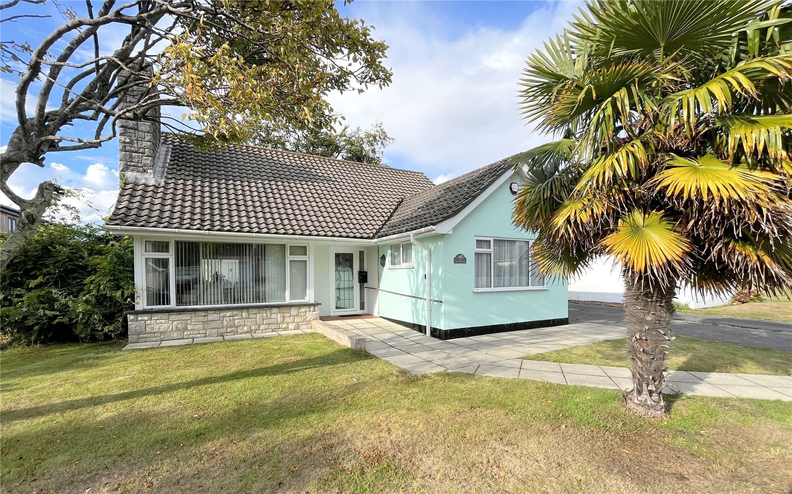 Colemere Gardens, Highcliffe, Christchurch, Dorset, BH23 5AS