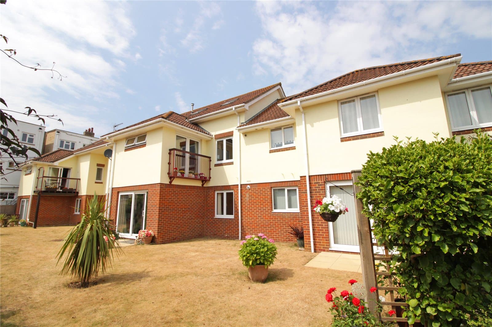 Seaward Avenue, Barton On Sea, Hampshire, BH25 7HN