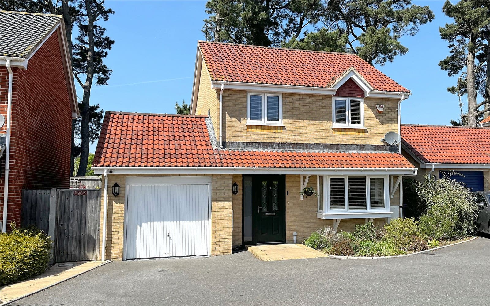 Larkspur Close, Highcliffe, Christchurch, Dorset, BH23 4FQ