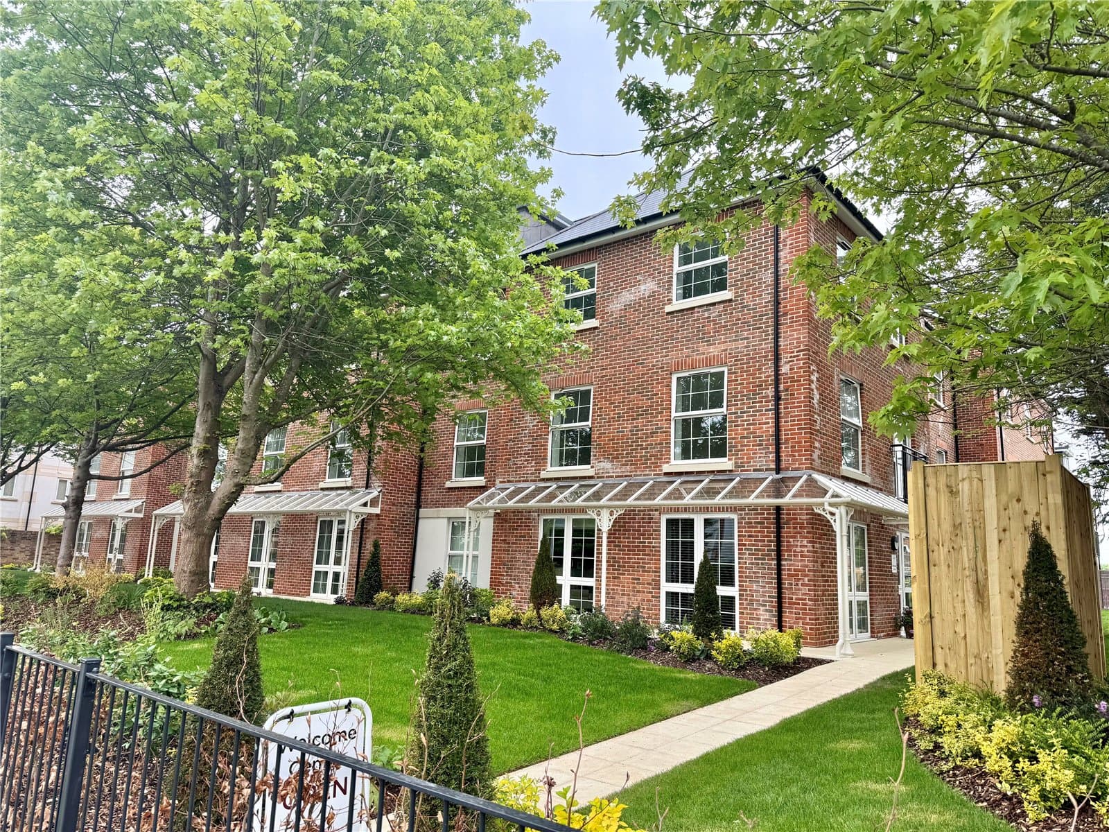 Clinton Lodge, Queen Elizabeth Avenue, Lymington, Hampshire, SO41 9HN