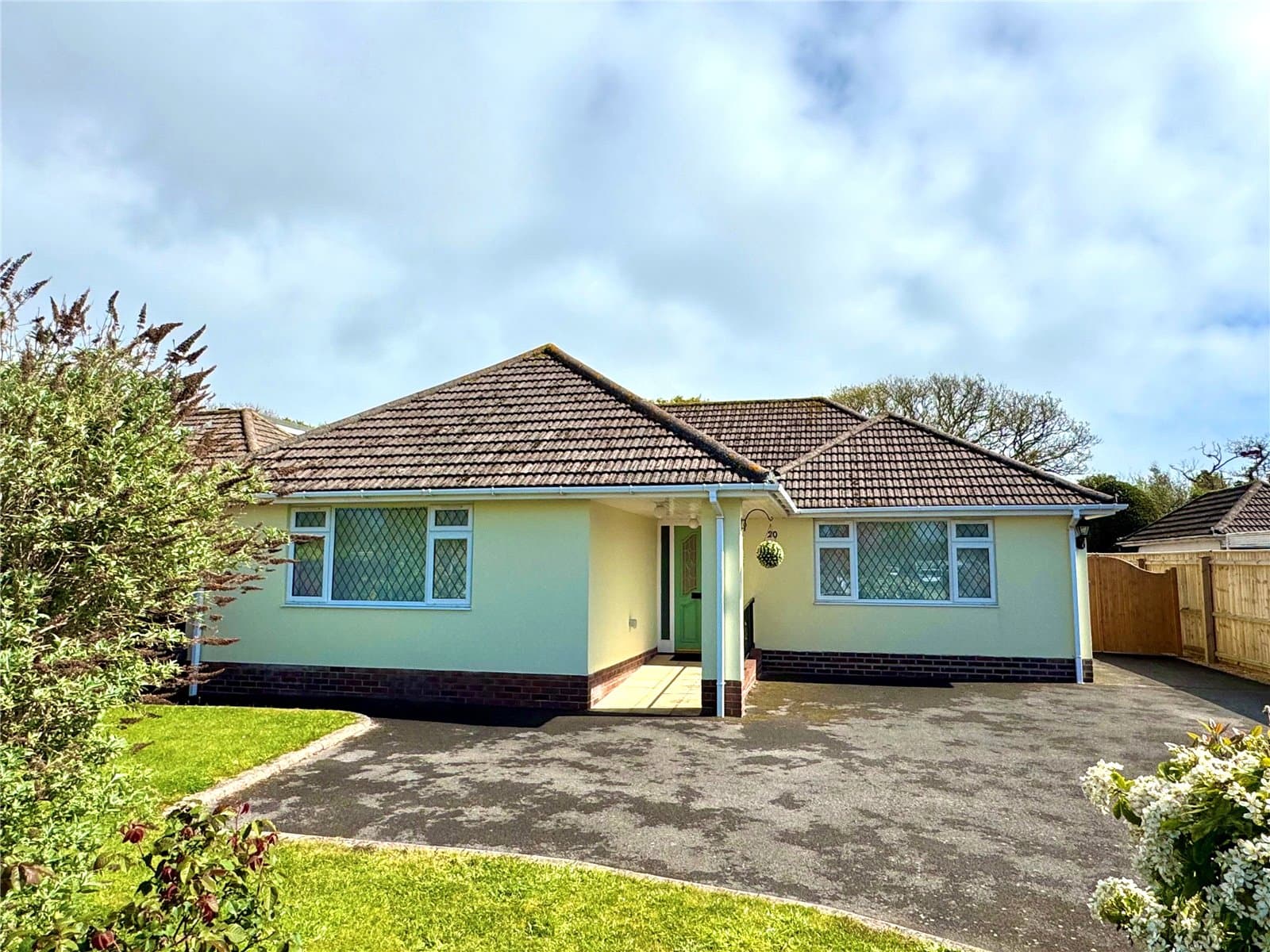 Fenleigh Close, Barton On Sea, Hampshire, BH25 7BB