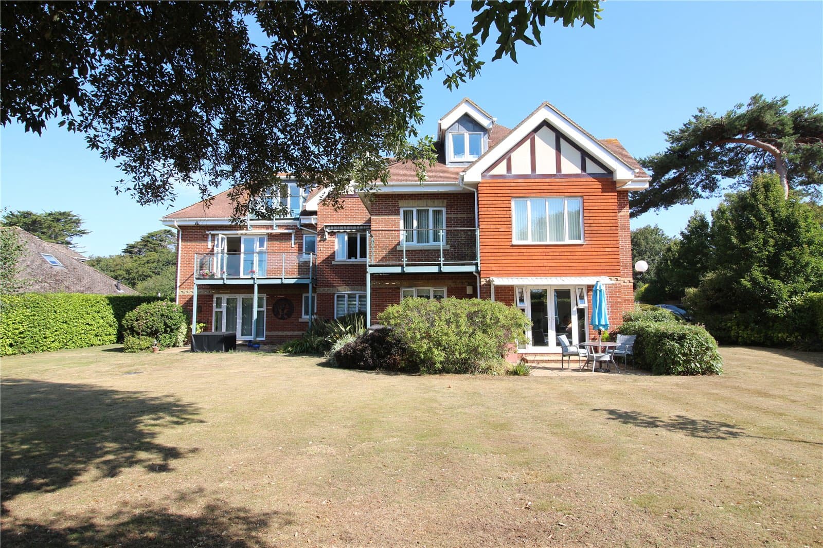 Becton Lane, Barton On Sea, Hampshire, BH25 7AG