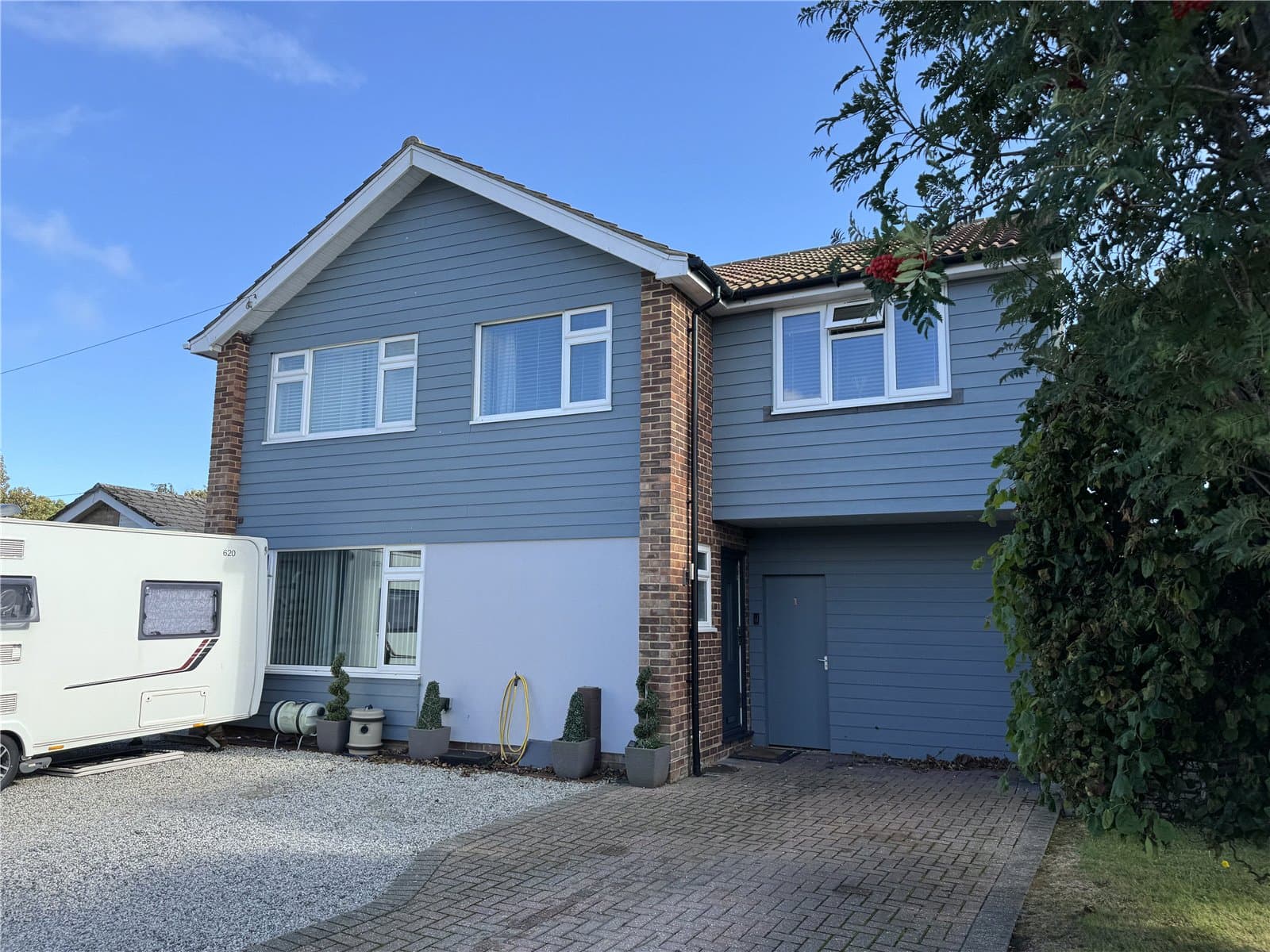 Pinewood Road, Hordle, Hampshire, SO41 0GN