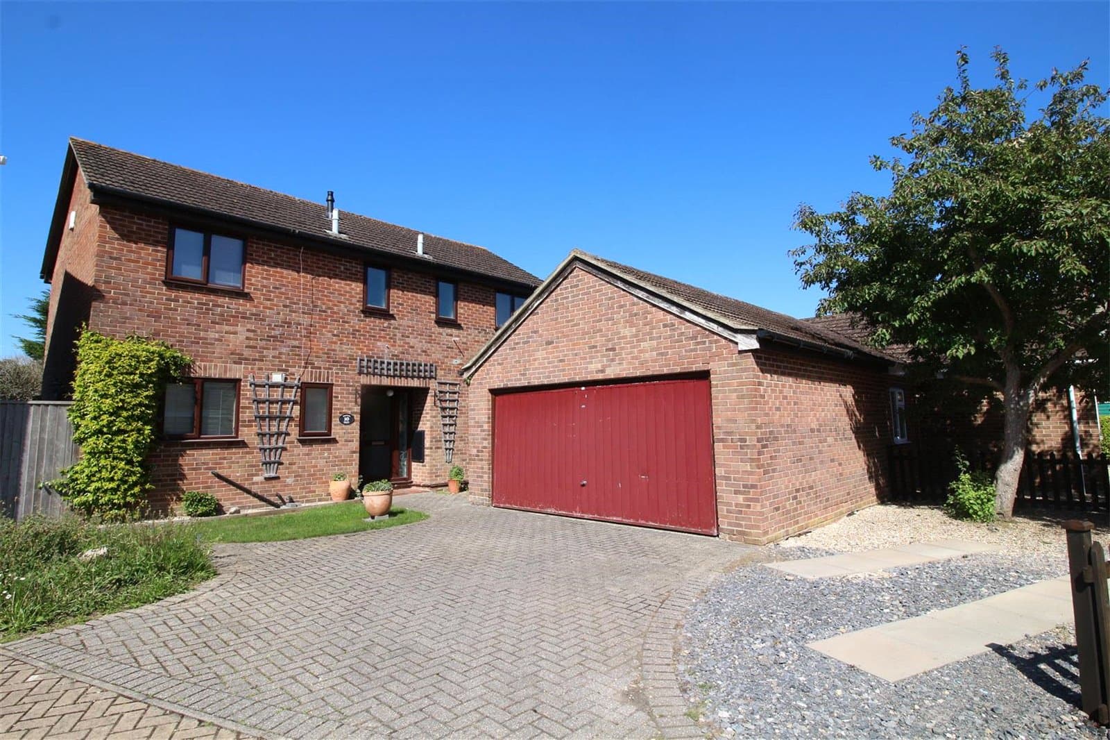 Akeshill Close, New Milton, Hampshire, BH25 5ES