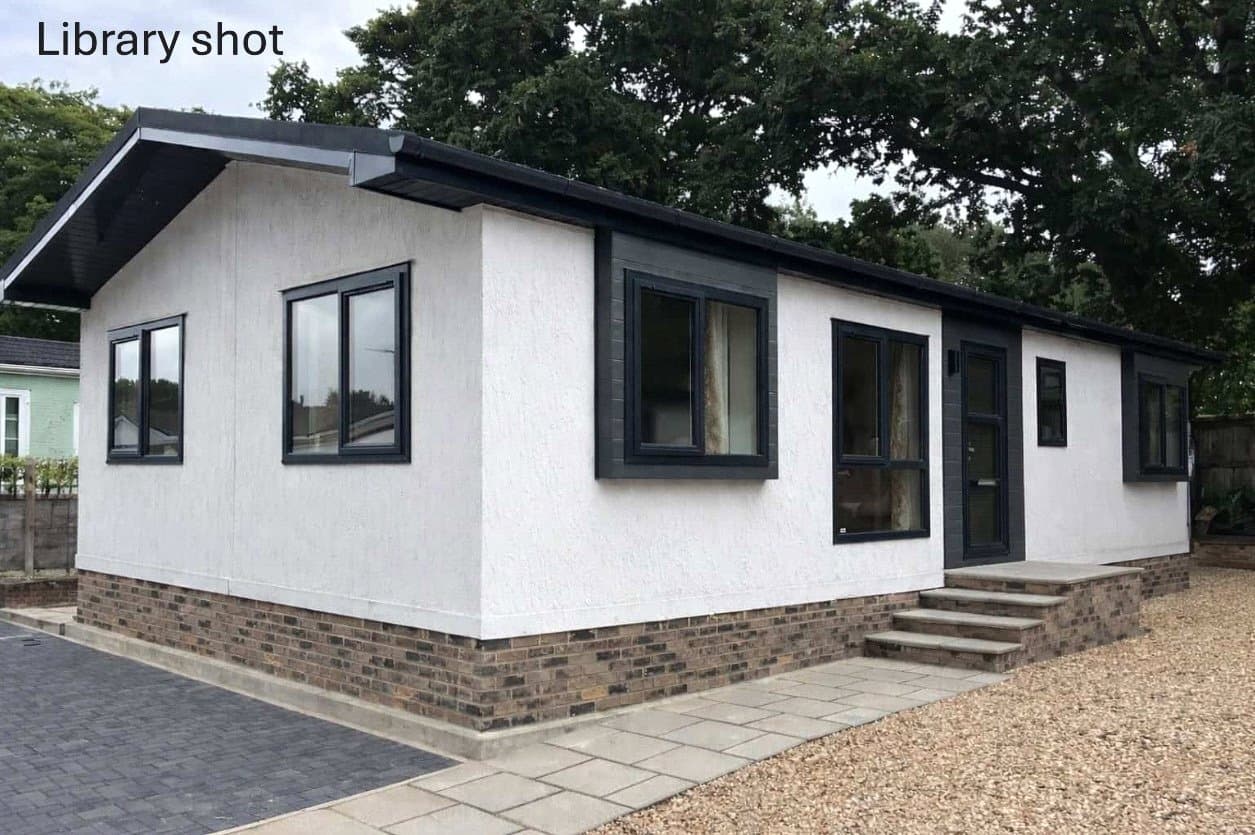 Bashley Cross Road, New Milton, Hampshire, BH25 5TA