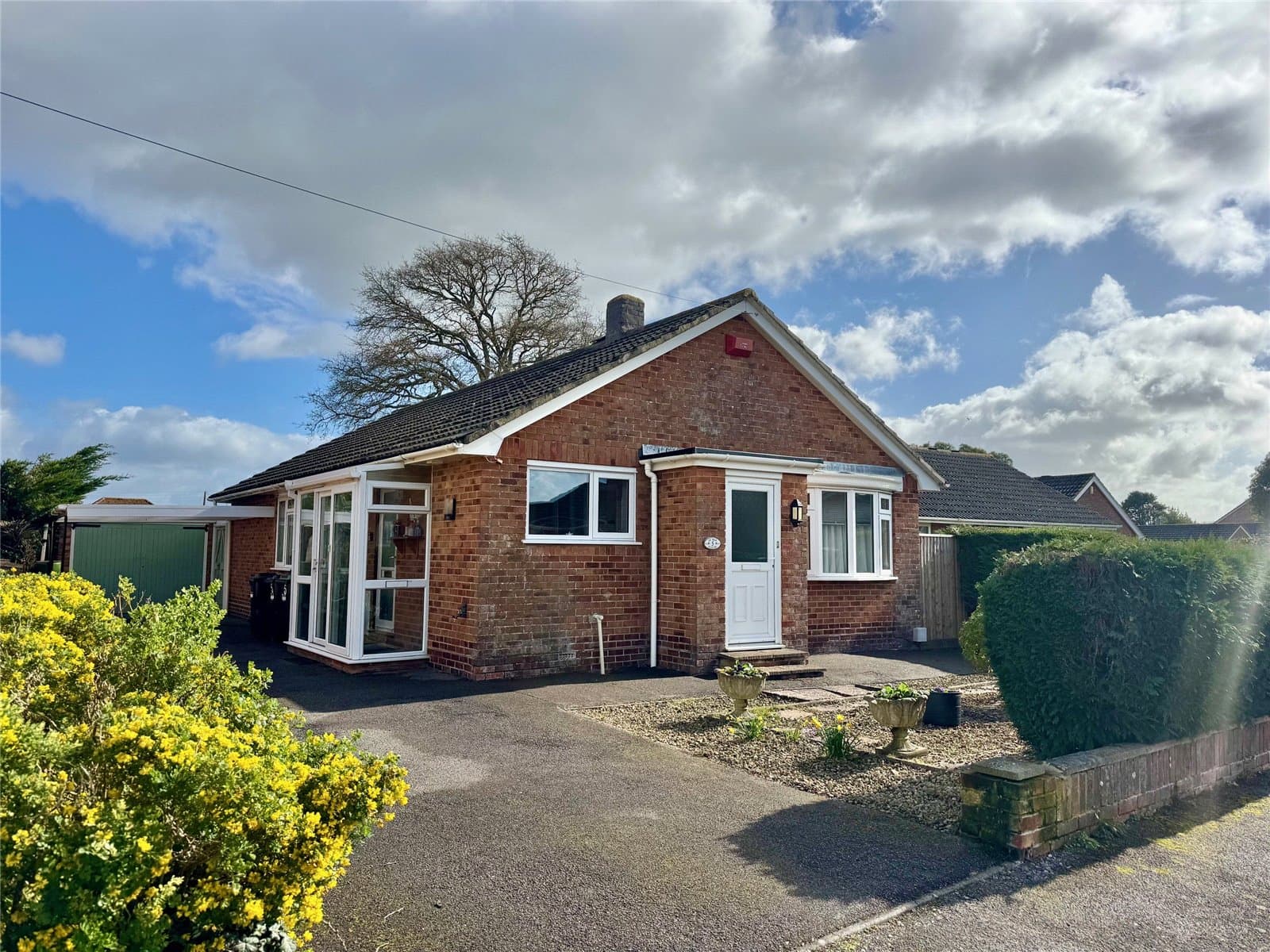 Queens Grove, Ashley, New Milton, Hampshire, BH25 5DA