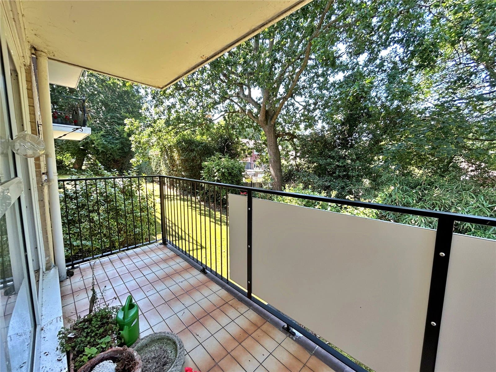St. Georges Close, Highcliffe, Christchurch, Dorset, BH23 4LN