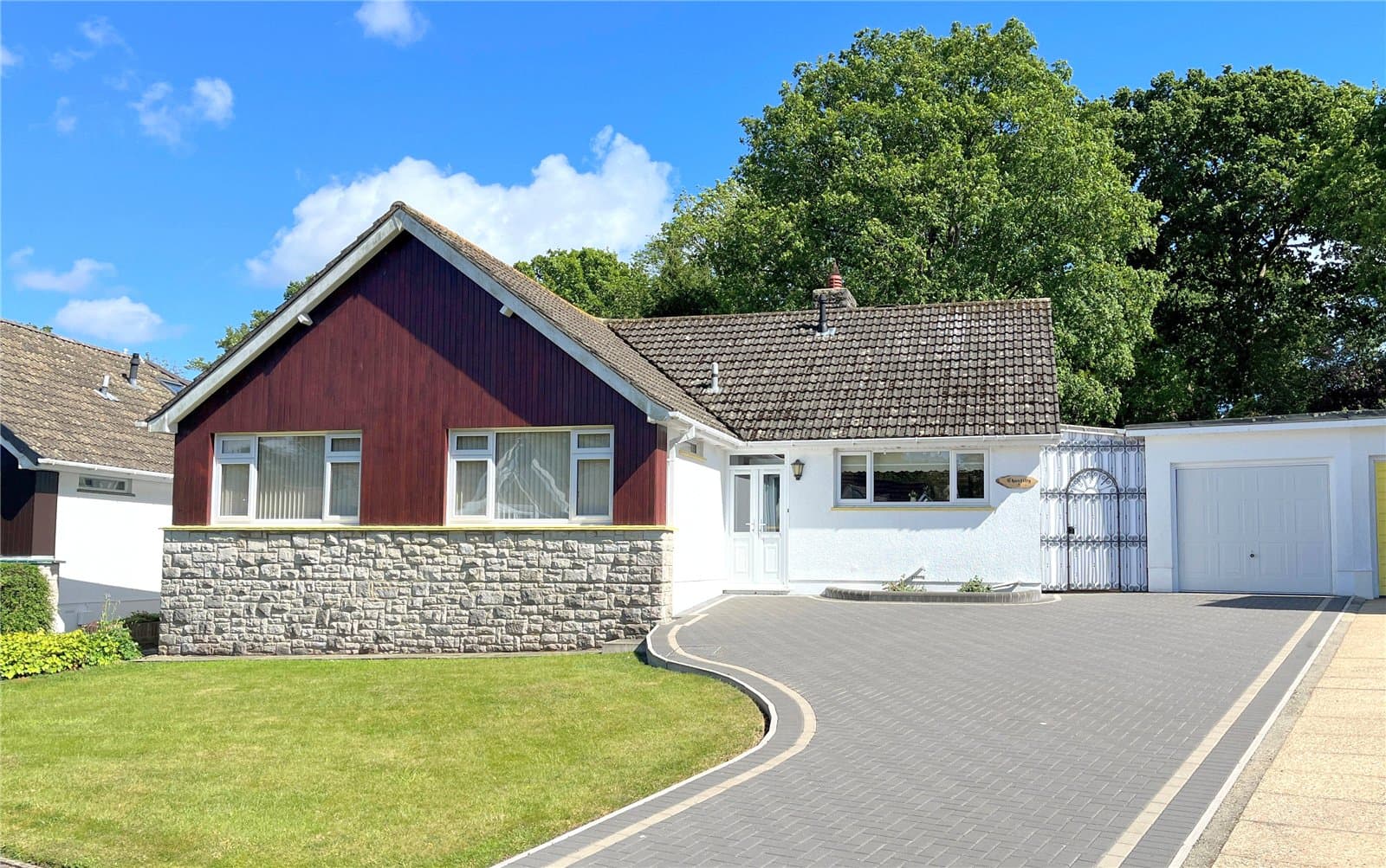 Lyme Crescent, Highcliffe, Christchurch, Dorset, BH23 5BJ