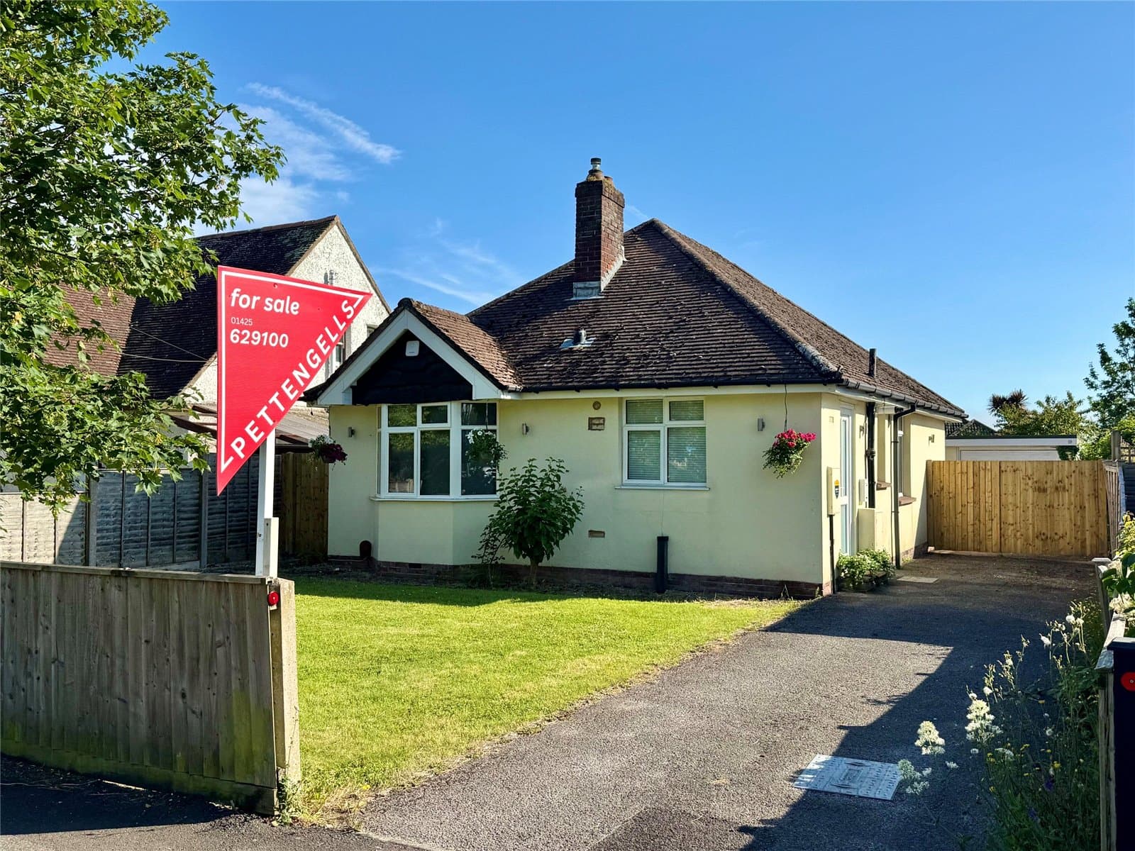 Elm Avenue, New Milton, Hampshire, BH25 6HE