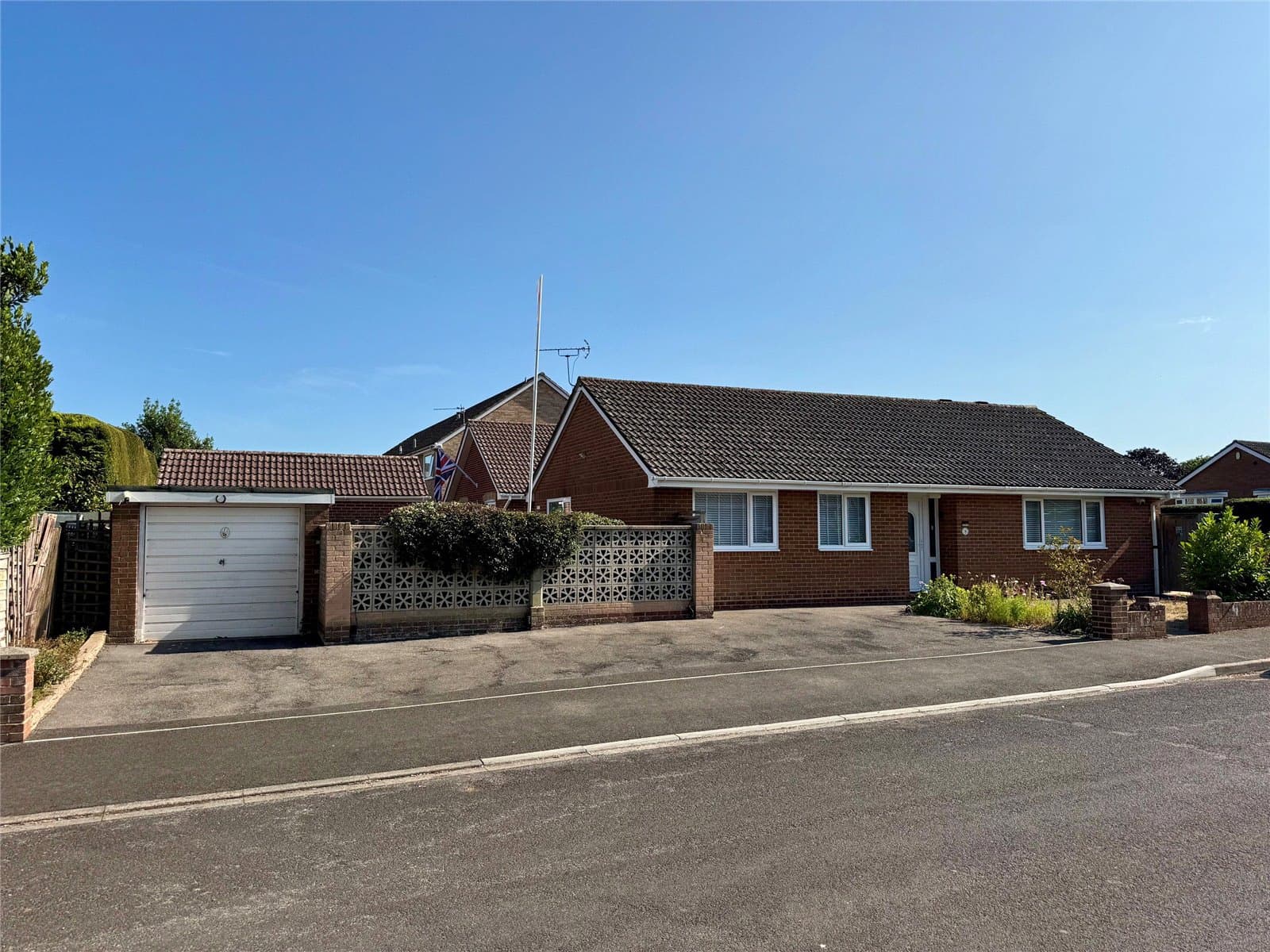Queens Grove, New Milton, Hampshire, BH25 5DA