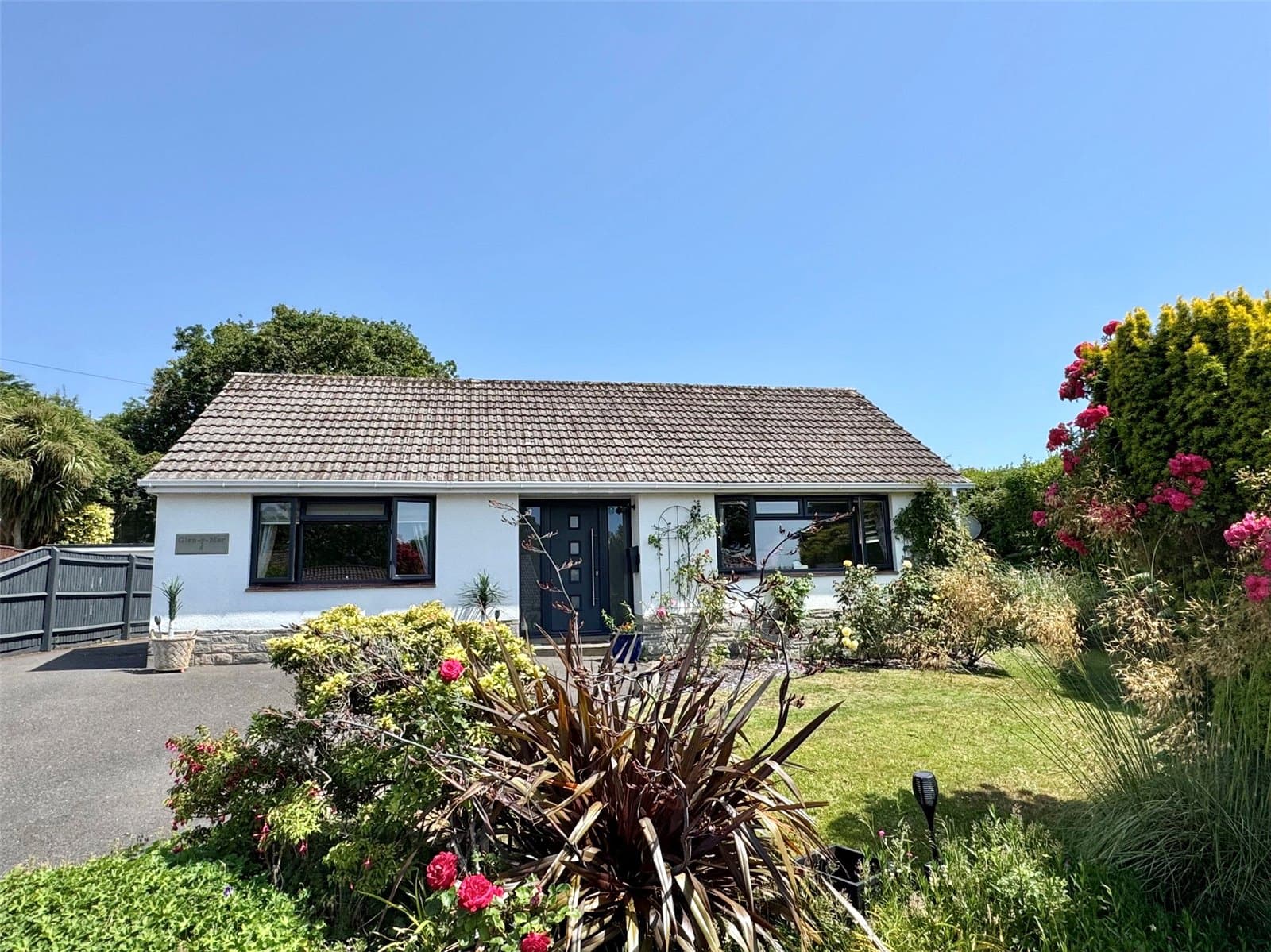 Farm Lane South, Barton On Sea, Hampshire, BH25 7BR