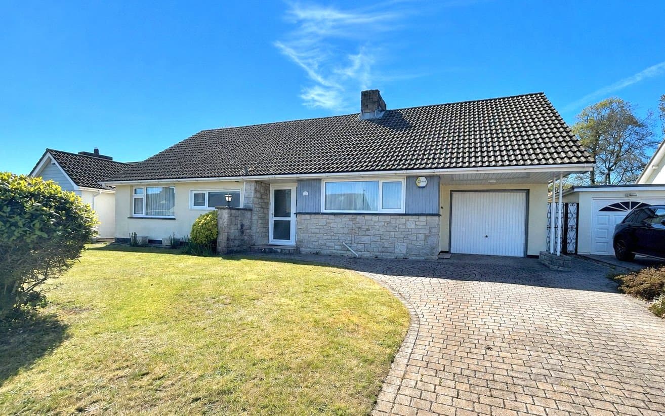 Greenways, Highcliffe, Christchurch, Dorset, BH23 5BB