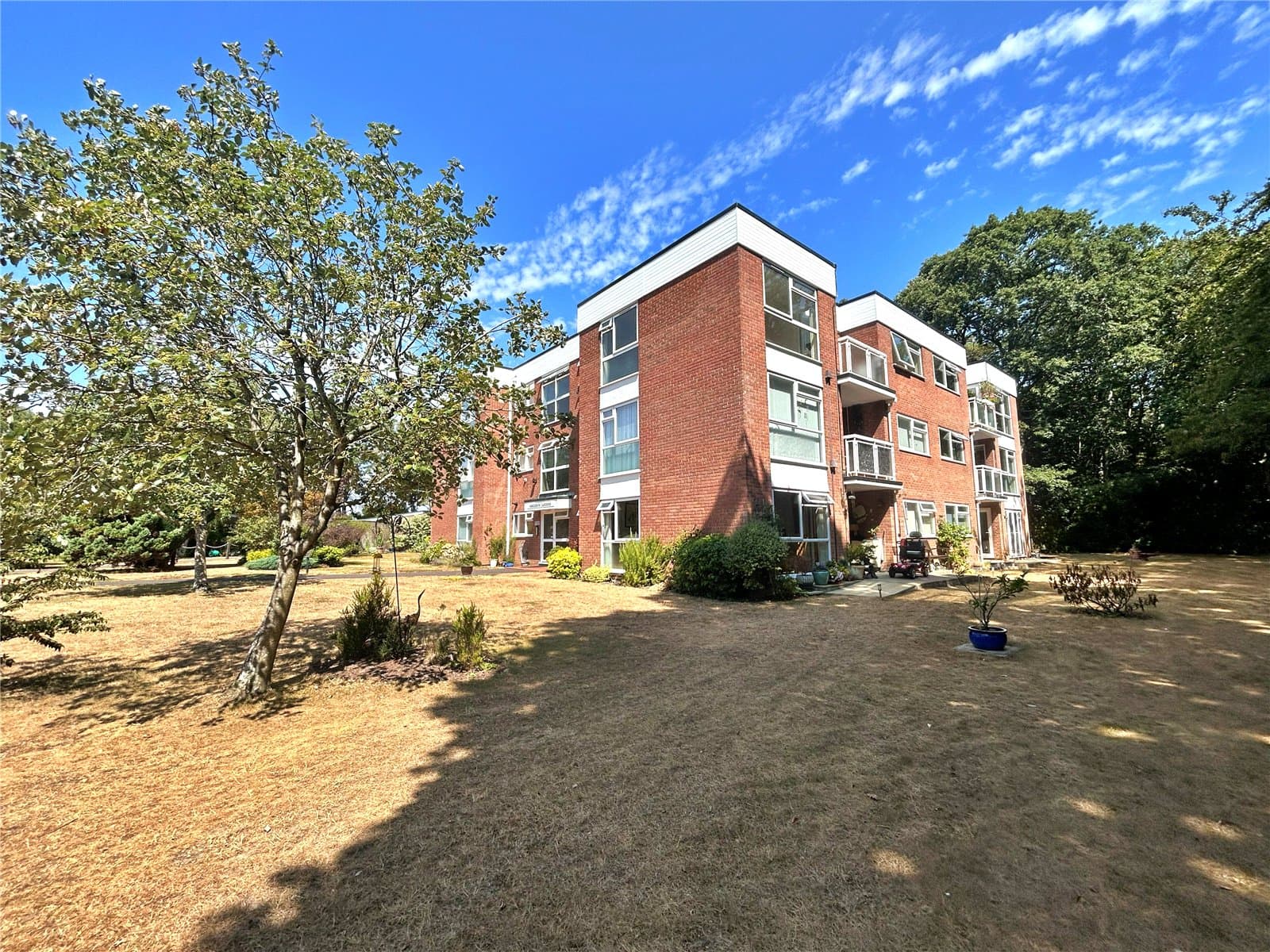Haslemere Avenue, Highcliffe, Christchurch, Dorset, BH23 5BQ