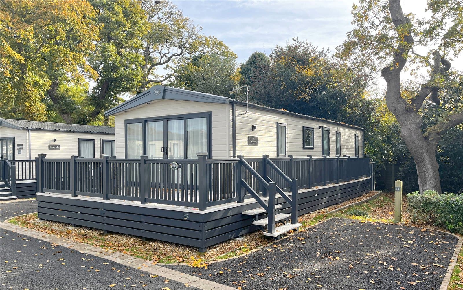 Lavender 18, Hoburne Caravan Park, Hoburne Lane, Christchurch, Dorset, BH23 4HU