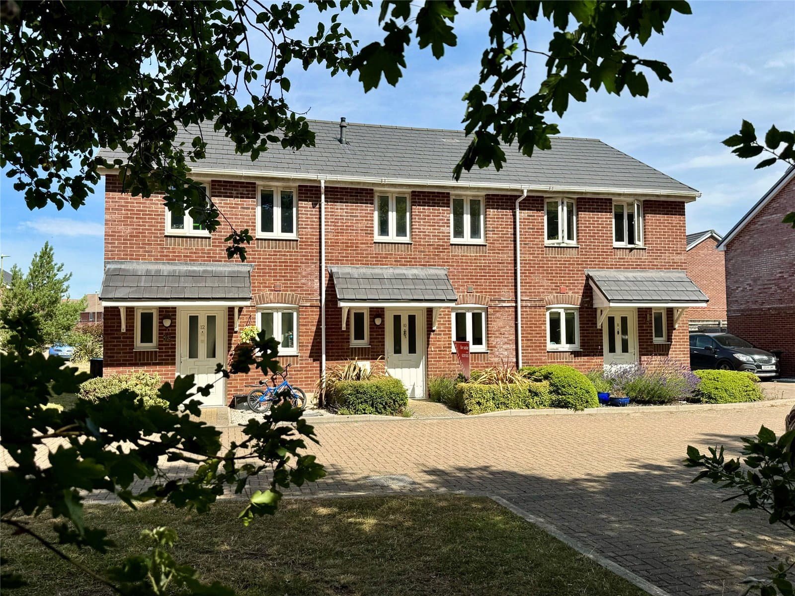 Knight Gardens, Lymington, Hampshire, SO41 9NZ