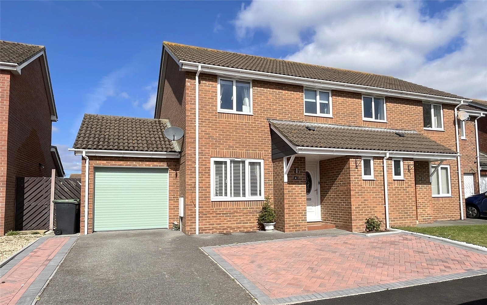 Mallow Close, Highcliffe, Christchurch, Dorset, BH23 4UL
