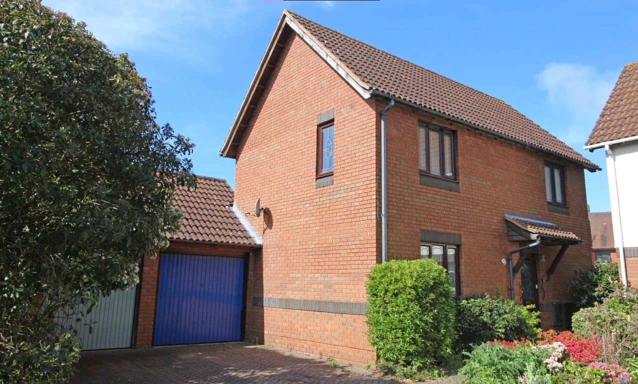 Fernglade, New Milton, Hampshire, BH25 5NZ