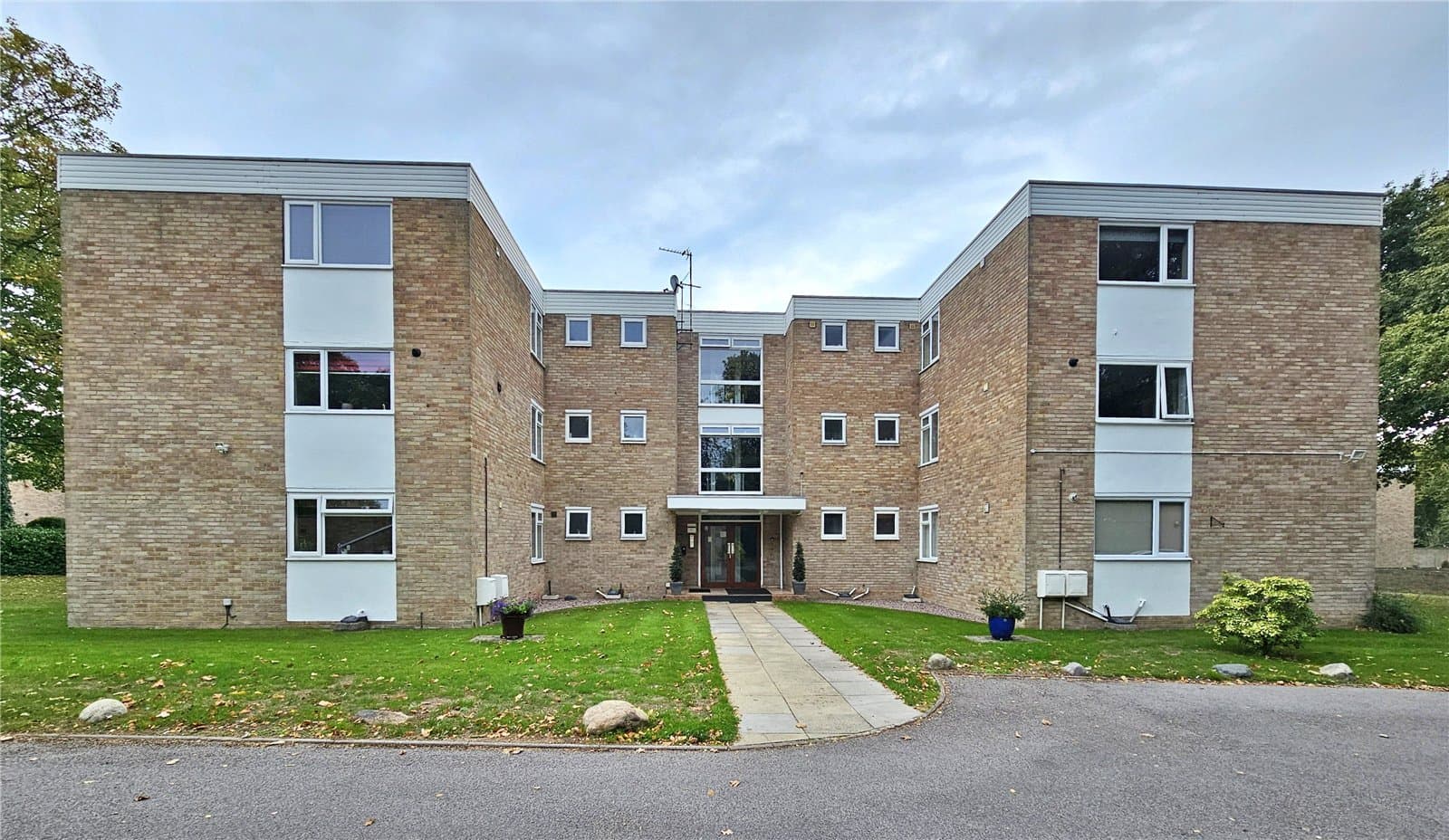 Earlsdon Way, Highcliffe, Christchurch, Dorset, BH23 5TB