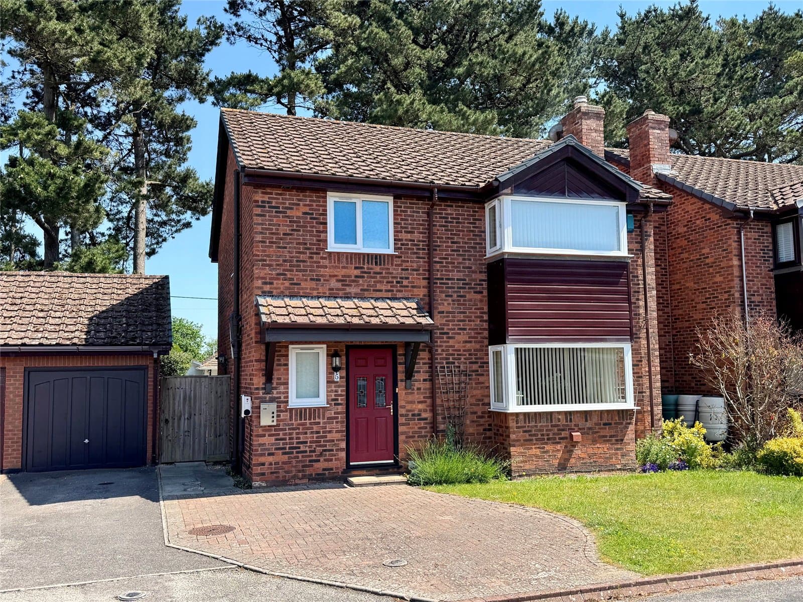 Hedgerley, Barton On Sea, Hampshire, BH25 7TD