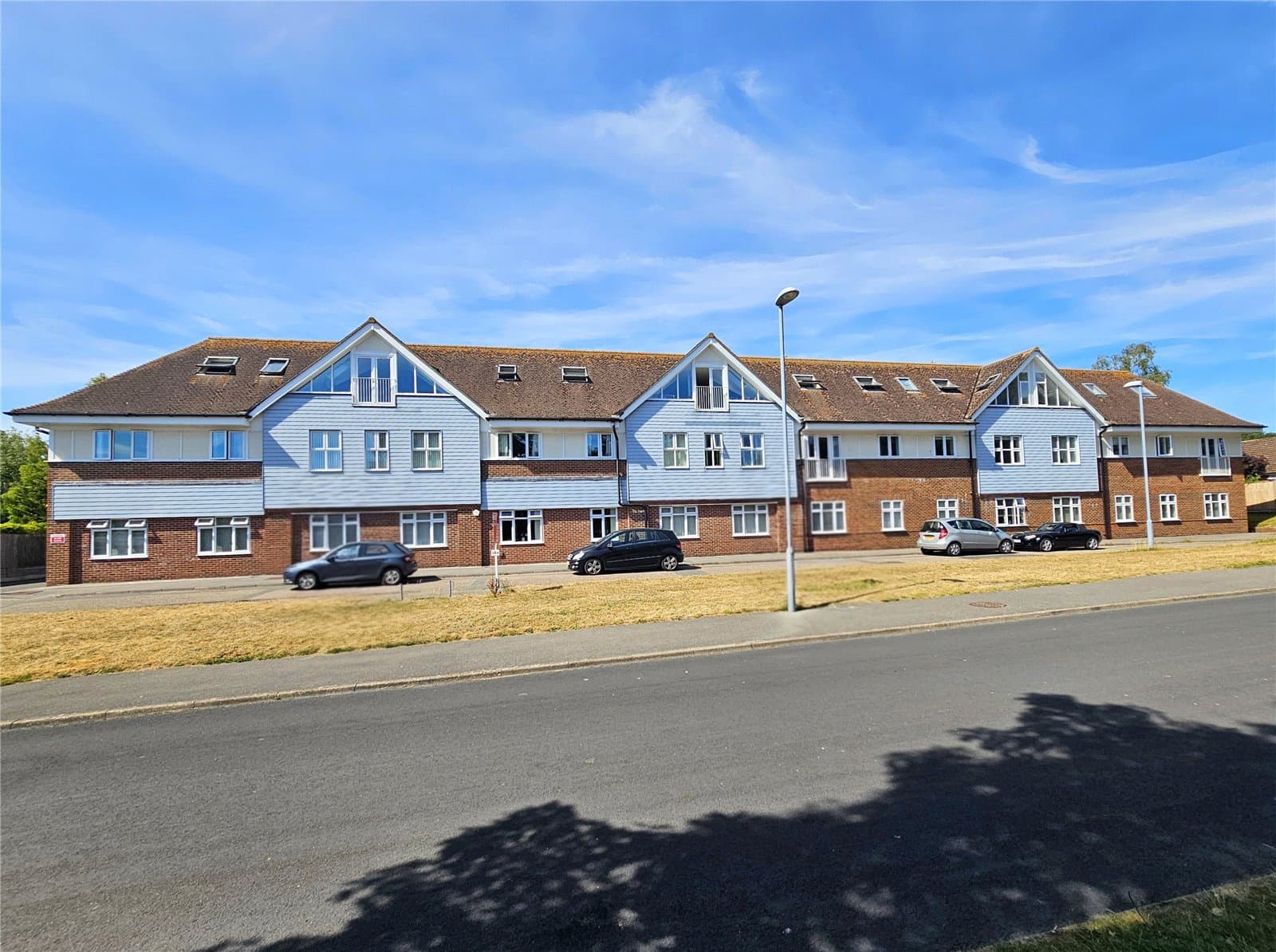 Lakewood Road, Highcliffe, Christchurch, Dorset, BH23 5NX